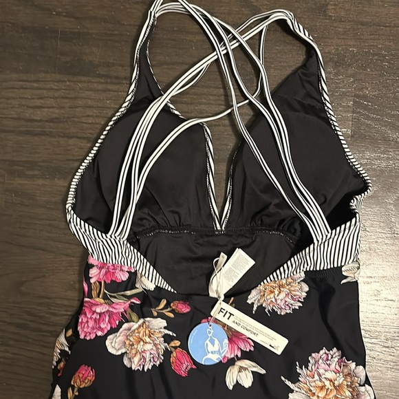 One Piece Bathing Suit - Picture 4 of 6